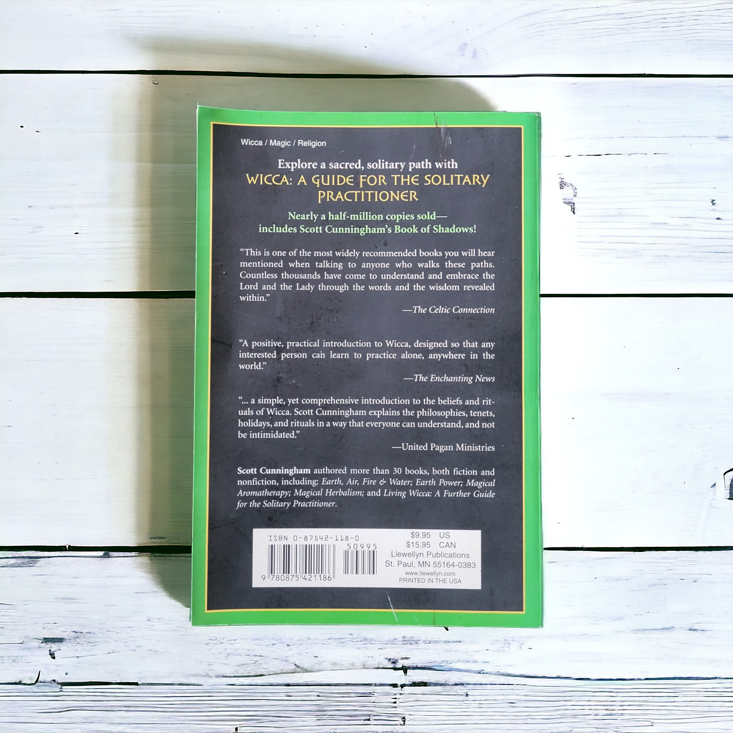 (Pre-Loved) Wicca: A Guide For the Solitary Practitioner by Scott Cunningham