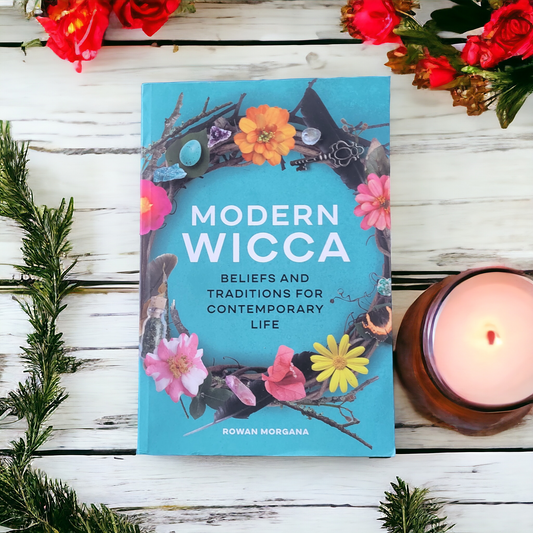 (Pre-Loved) Modern Wicca: Beliefs And Traditions for Contemporary Life by Rowan Morgana